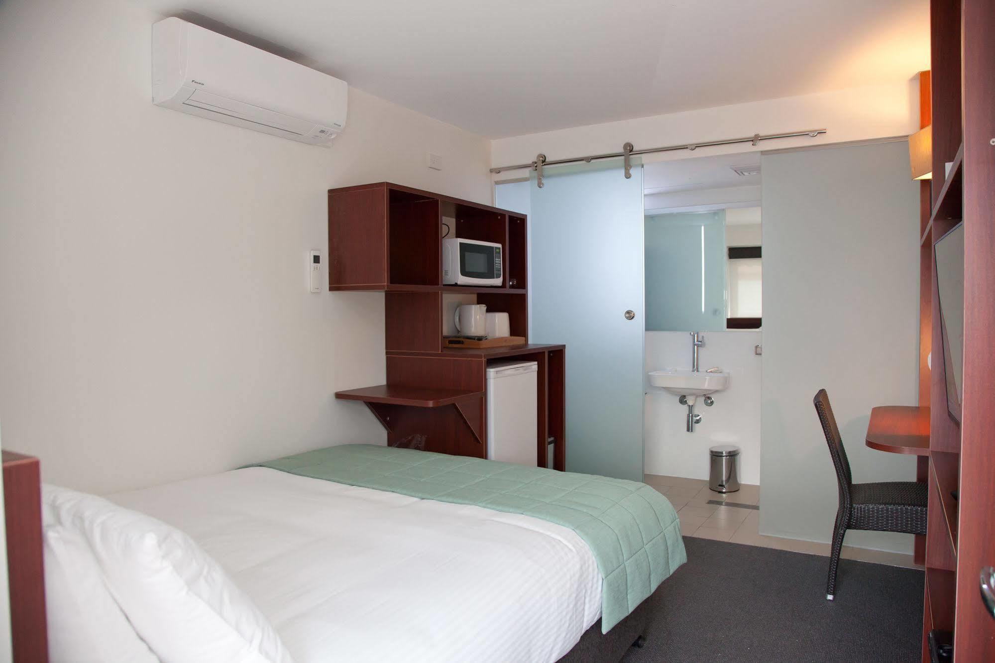 Grand Hotel And Studios Wyong Exterior foto